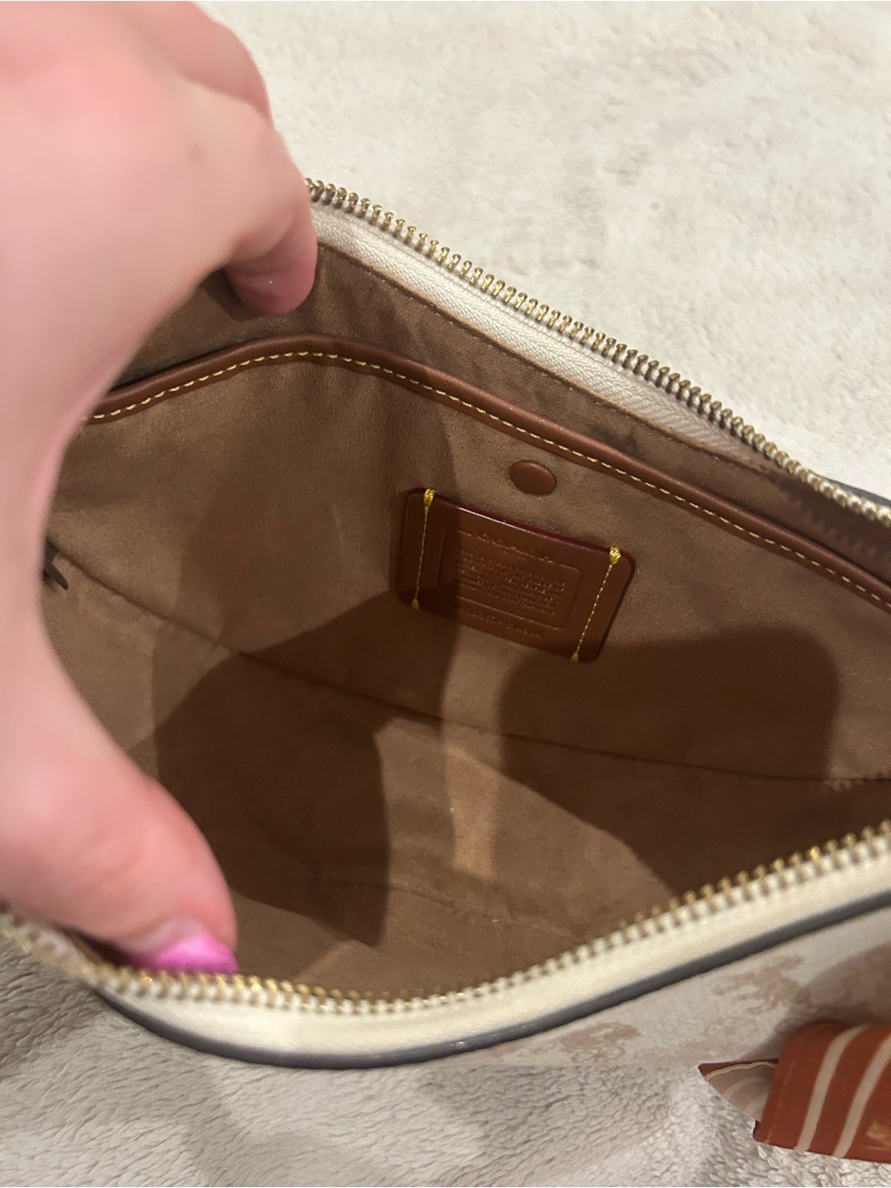 RARE Coach Mira Bag. Horse & Carriage Print. Gold Hardware. - Picture 6 of 10